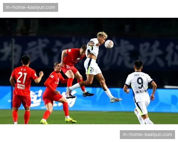 成都蓉城罗慕洛韦林顿双核驱动 六轮狂轰17球