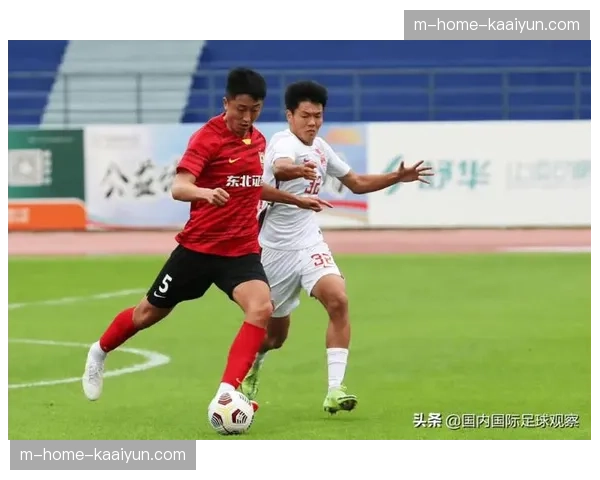 拉唐空中统治力锁定胜局，上海申花边中结合战术完胜河南防线